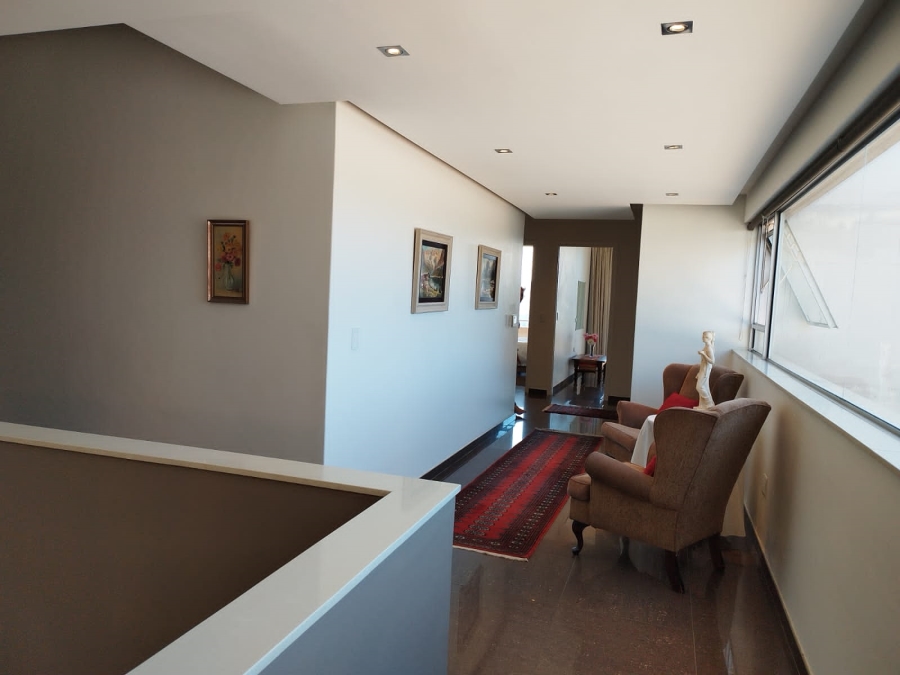 To Let 5 Bedroom Property for Rent in La Concorde Western Cape